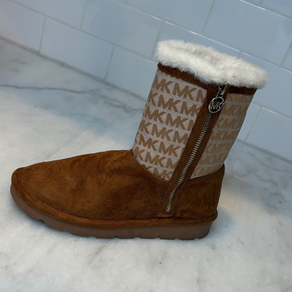 Michael Kors Boots Suede Tan Signature Logo Winter Shoes Designer - Picture 3 of 16